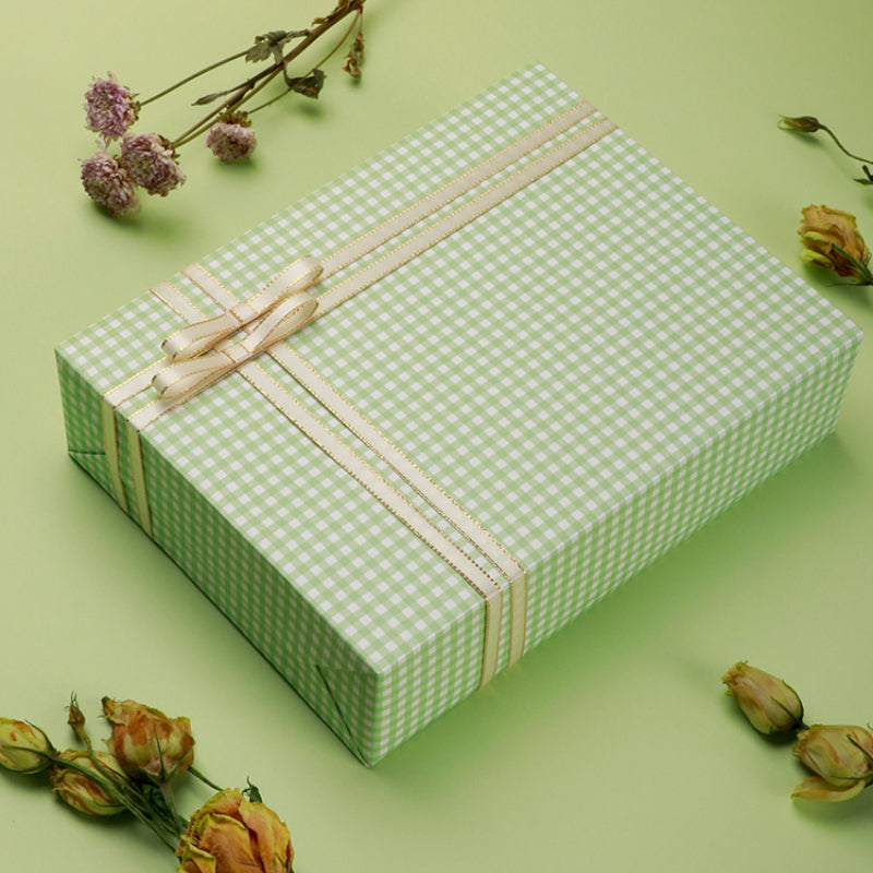 ورق تغليف الهدايا المنقوش ورق تغليف هدايا عيد الميلاد