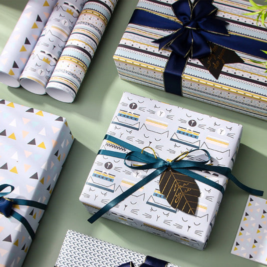 Papier d'emballage à motif de chat mignon et de triangle, emballage cadeau d'anniversaire, papier kraft