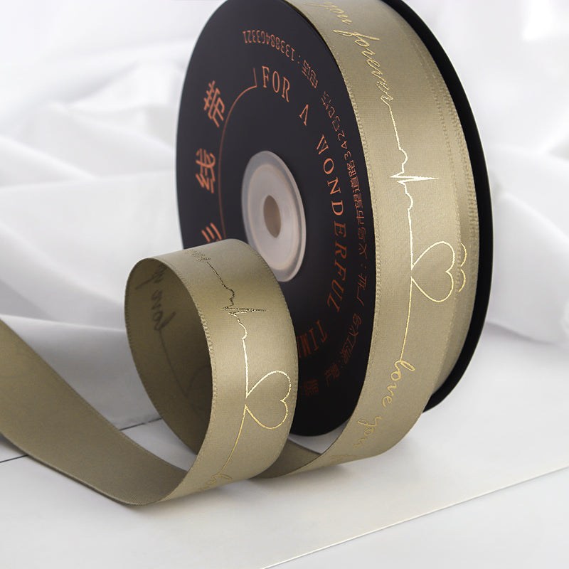 Ruban de battement de cœur estampé doré pour emballage de gâteau, pâtisserie, fleur, cadeau (2,5 cm x 45 mètres)