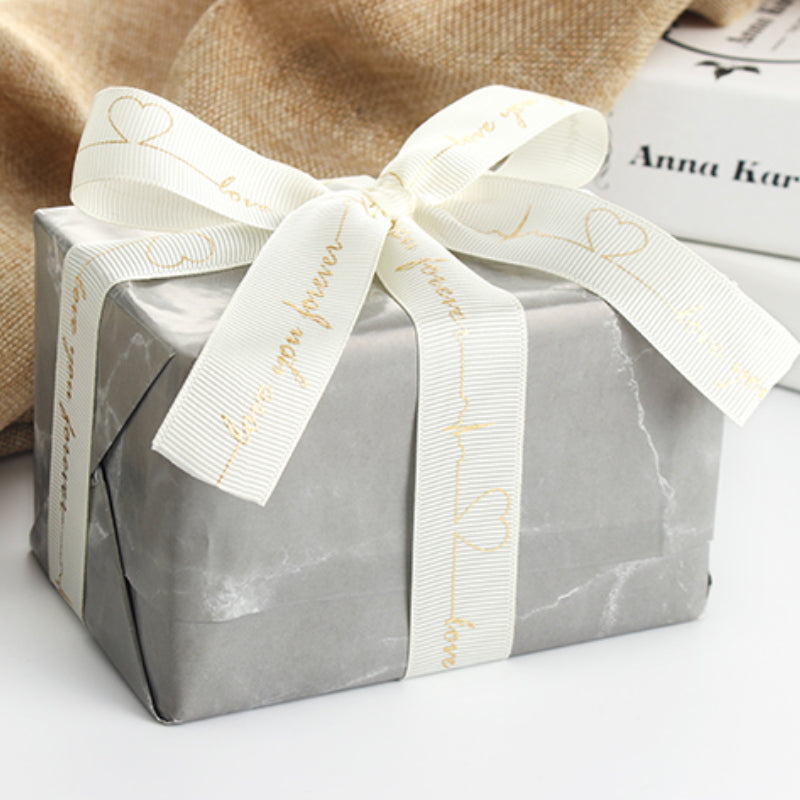 Ruban de battement de cœur estampé doré pour emballage de gâteau, pâtisserie, fleur, cadeau (2,5 cm x 45 mètres)