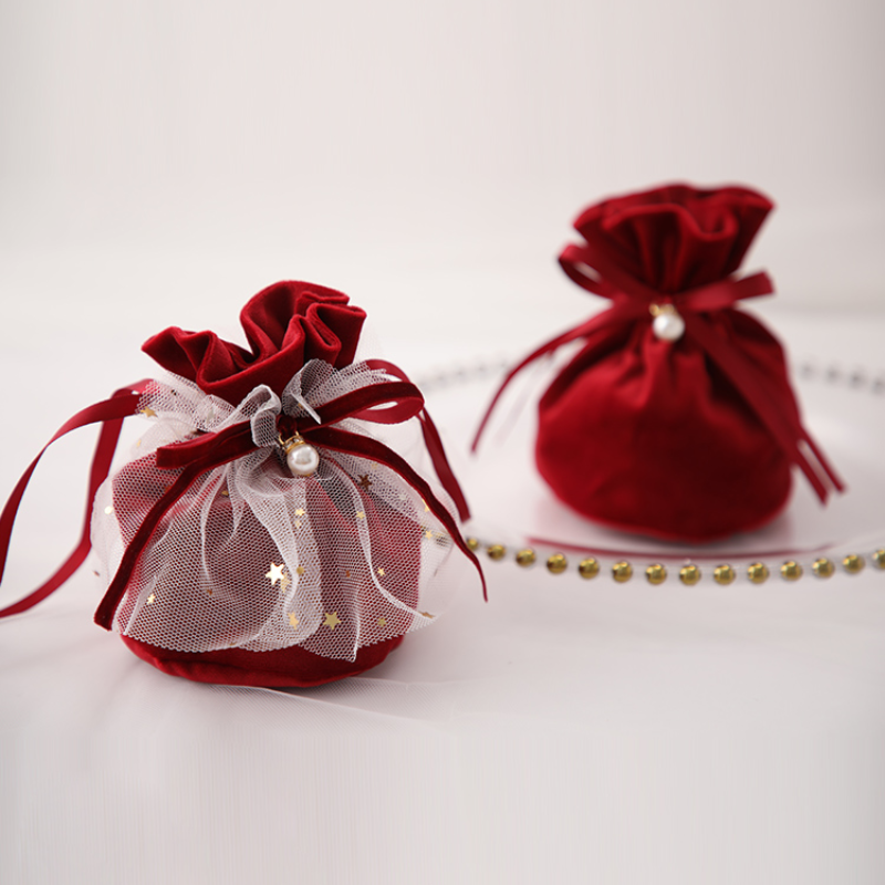 أكياس هدايا مخملية وأكياس حلوى الزفاف مع عبوة من 10 قطع