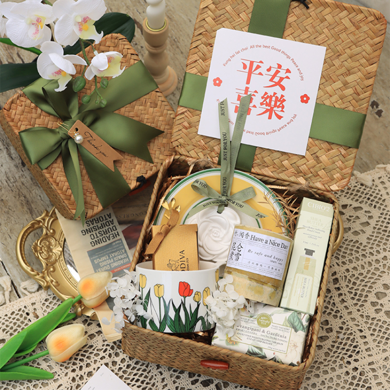 سلال منسوجة من الخيزران لحفلات الزفاف وحفلات استقبال المولود وتغليف الهدايا