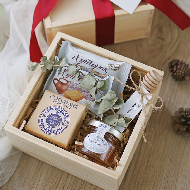 Practical Pine Wood Box Wedding Baby Shower Holiday Party Gift Box