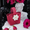 Rose rouge + fleurs blanches