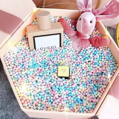 Remplissage de boîte cadeau en boule de mousse colorée Décoration en boule de mousse colorée